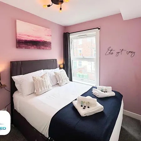 3 Bedroom House - Free Parking - Fast Wifi Holiday home Leeds (West Yorkshire)