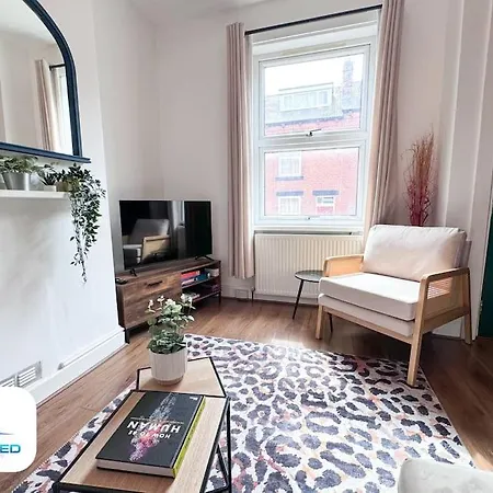 3 Bedroom House - Free Parking - Fast Wifi * Leeds (West Yorkshire)