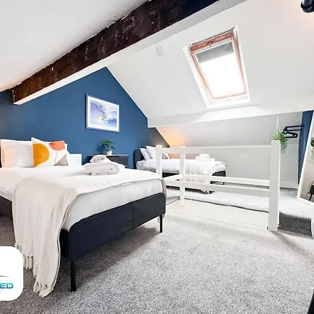 3 Bedroom House - Free Parking - Fast Wifi