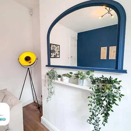 Holiday home 3 Bedroom House - Free Parking - Fast Wifi
