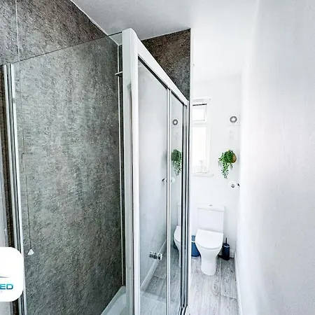 Holiday home 3 Bedroom House - Free Parking - Fast Wifi Leeds (West Yorkshire)