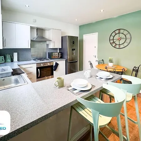 3 Bedroom House - Free Parking - Fast Wifi Leeds (West Yorkshire)